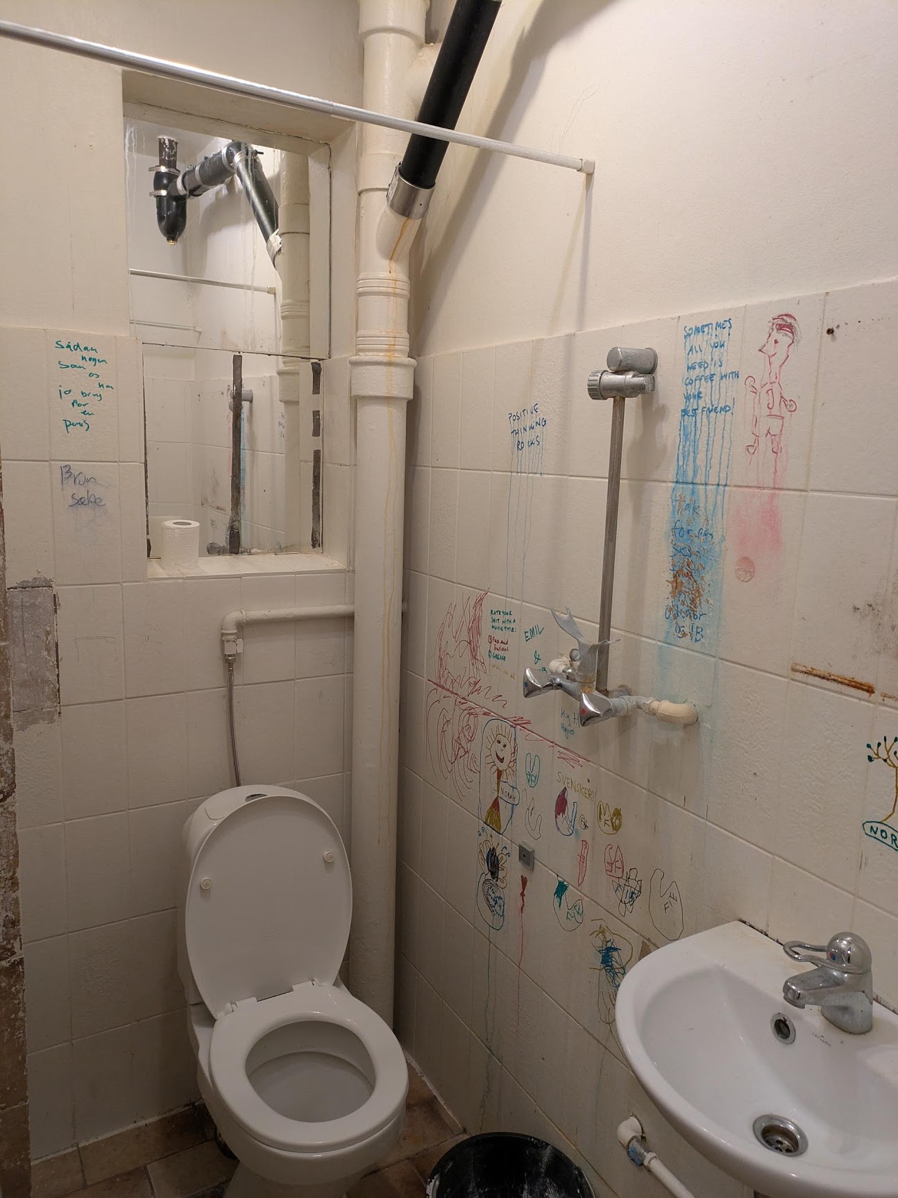 old bathroom... the horror